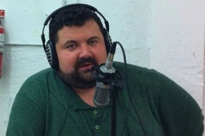 Ryan Davis在工作时的照片