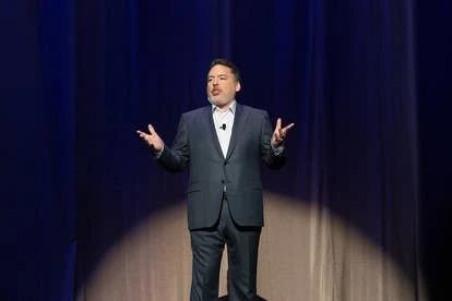 玩家在美味的土豆面前站立的场景