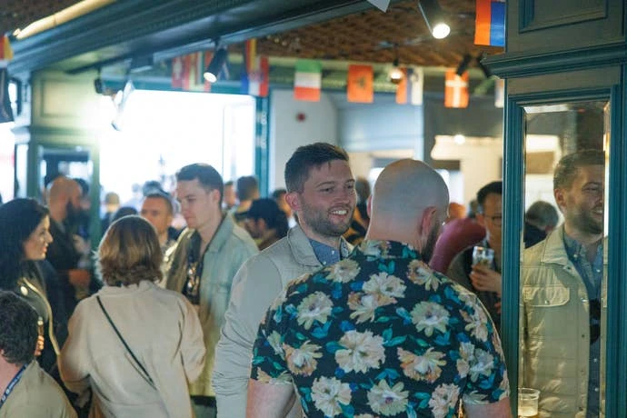 现场气氛热烈的派对