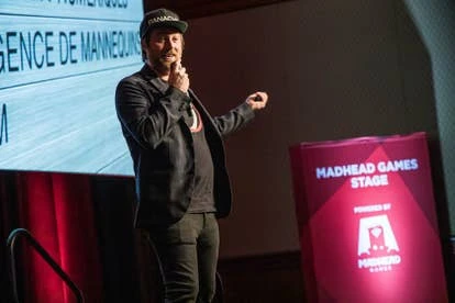 《Ancestors：人类起源》游戏截图，显示史前环境和角啬