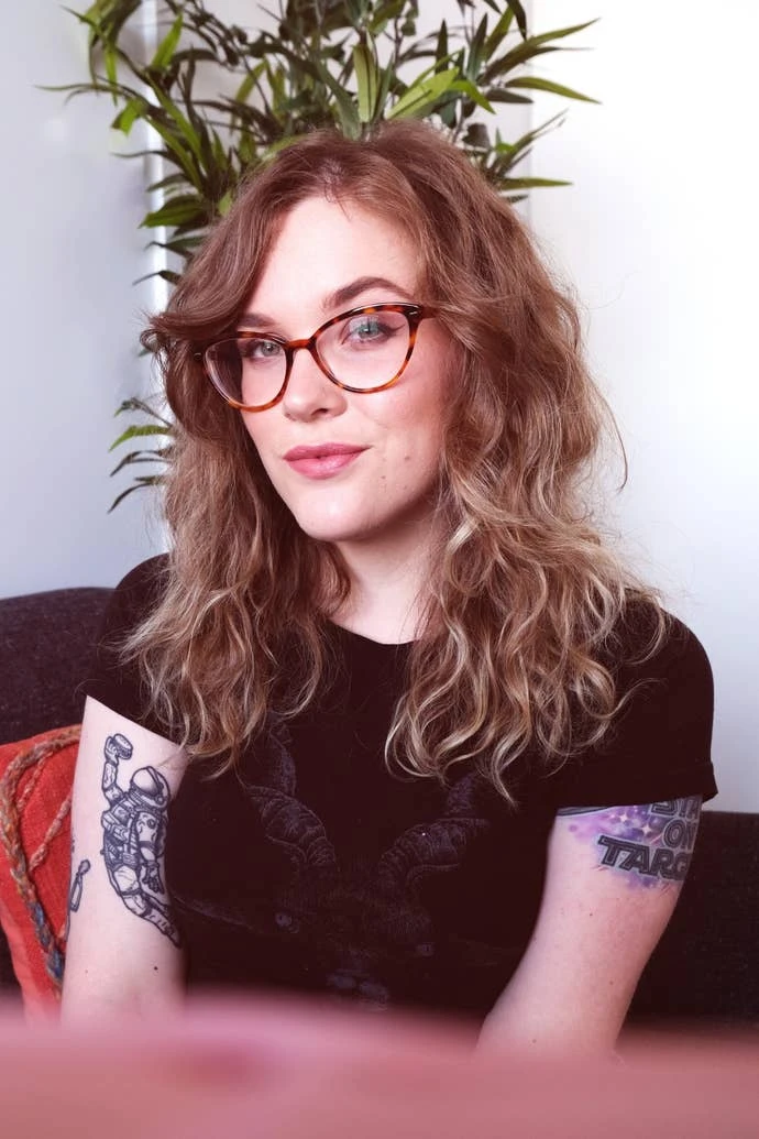 Ally McLean 在讲述