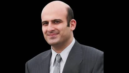 Amir Satvat 在演讲