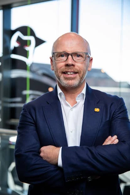 Sumo集团CEO卡尔·凯弗斯肖像