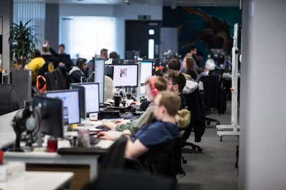 Jagex团队合影，团队人数接近500人