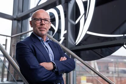 Carl Cavers在会议中