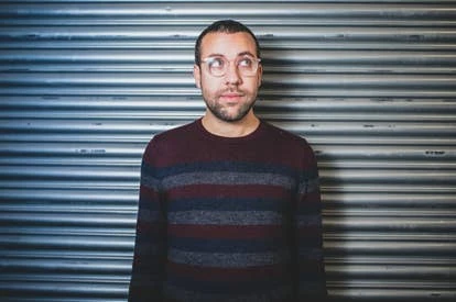 Declan Cassidy接受采访的照片