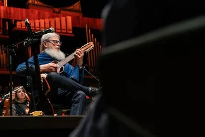 Gustavo Santaolalla 在游戏音乐节演奏《最后的生还者》现场