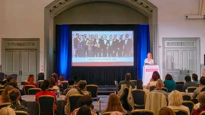 演员在虚拟空间中表演