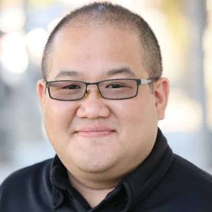 James Chan 在游戏展会交流