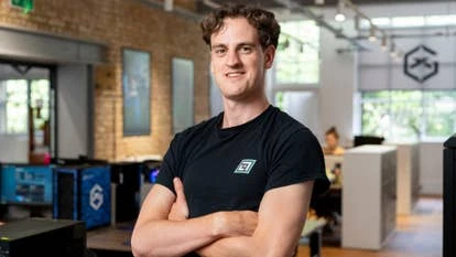 GiantX团队合作场景