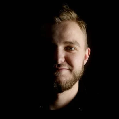 Jakub Bujas，Frozen District 公司代表