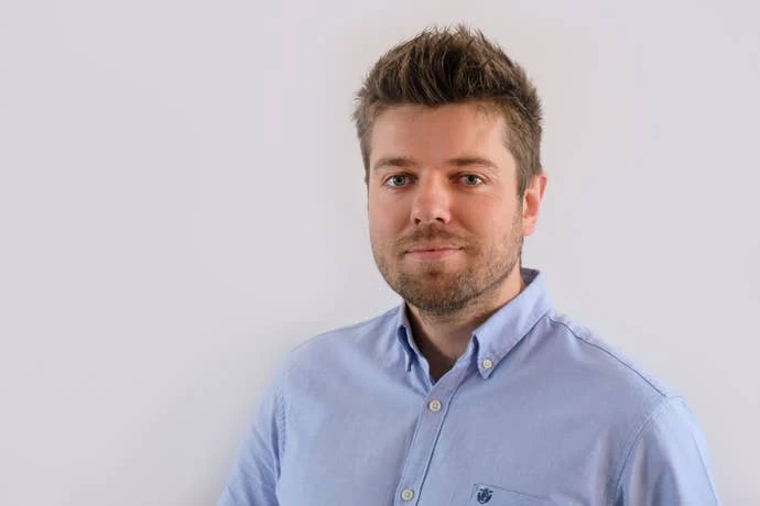 乐高设计师乔纳森·贝宁克肖像