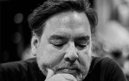 肖恩·莱登在会议中发表观点