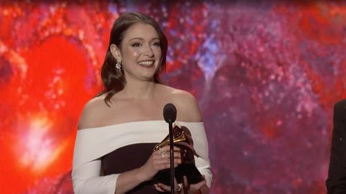 史蒂芬妮·伊克穆获首个游戏原声格莱美奖，因《刺客信条：英灵殿》配乐出啬