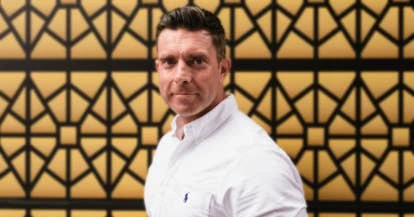 Sumo Digital公司总监斯图尔特·尼尔（Stewart Neal）在工作室内