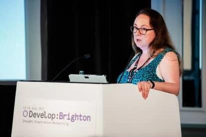 一张显示游戏开发会议的图片