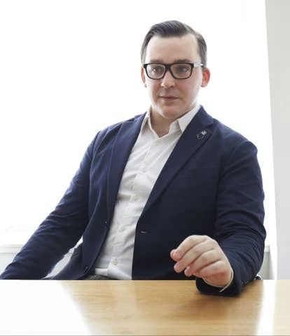 Tim Davies，Sheridans开发团队