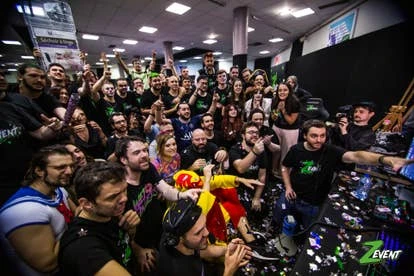 Z Event 活动现场照片，主播与观众互动