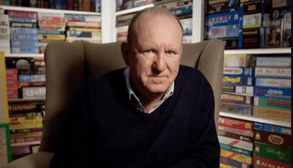 伊恩·利vingstone荣获2022新年荣誉，加冕骑士称号【电子游戏行业杰出人物】