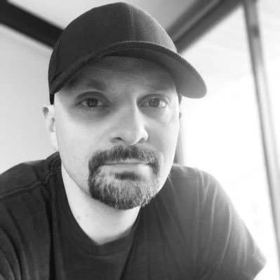 Reiner在游戏杂志工作照片