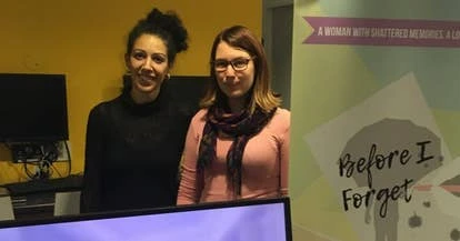 《Before I Forget》游戏截图，展示主角Sunita在迷宫般的环境中寻找厕所