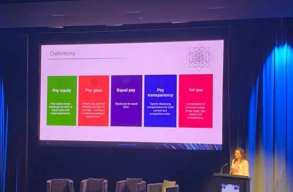 使用数据分析帮助缩小薪酬差距的示意图