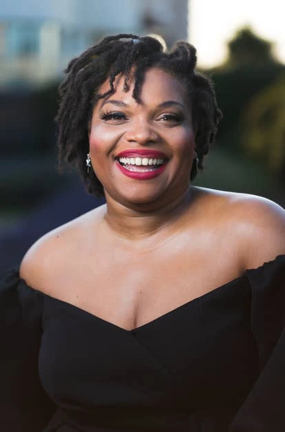 Johana Riquier在大会上的照片