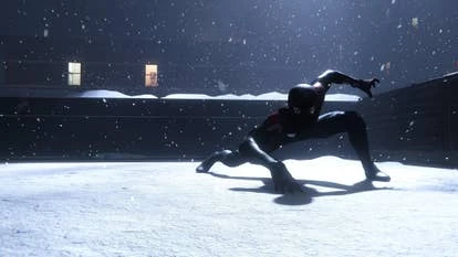 迈尔斯·摩拉莱斯展现强大气场