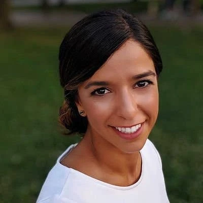 Nika Nour 参加游戏行业聚会的照片