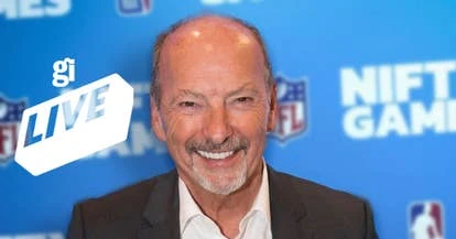 彼得·摩尔在会议中发言