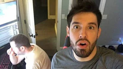 James Phantoml0rd Varga的照片