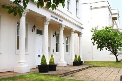 Playground Games 工作室拍摄，展现开发现场