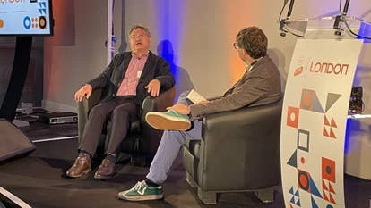 索尼执行官吉田修平在活动中发表演讲