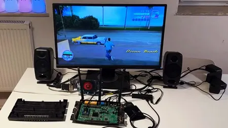 有人用网线路由器运行GTA：VICECITY的奇幻游戏体验