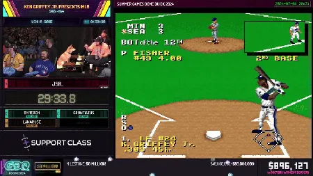 宠物够花生酱在电竞比赛中击出本垒打的瞬间