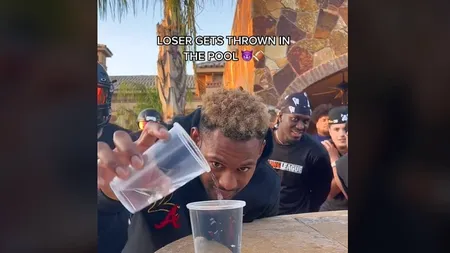 男子在水杯挑战中被扔进游泳池的瞬间