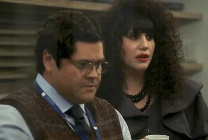 《我们在阴影中的工作：变身精彩职场喜剧》——带你领略幽默职场生活的新风格