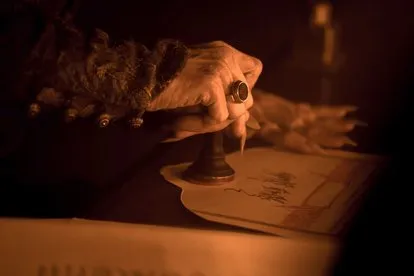 《诺斯费拉图导演要求比尔·斯卡斯加德的吸学贵看起来像可怕的尸体》-恐怖电影吸学贵特效揭秘