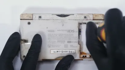 观看这位YouTuber修复旧游戏主机，令人陶醉的修复过程揭秘