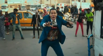 萨卢姆导演新悬疑片在2025年如此相关，他不知道该作何感受