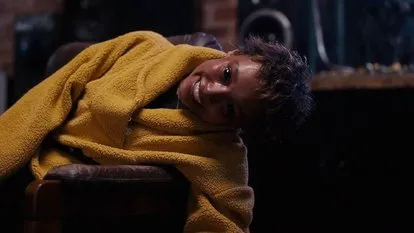 我保证你会错过《带她回来》中的“与我交谈”客串|精彩的电影彩蛋揭秘