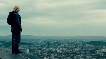 弗洛伦斯·珀（FlorencePugh）在《雷霆特攻》新剧照中展现冰冷气场，揭示电影很新动态