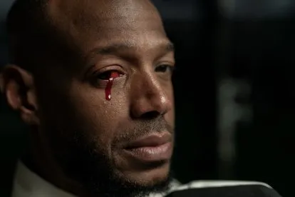 Him导演JustinTipping揭秘马龙·韦恩斯在拍摄现场的“惊险”瞬间|电影幕后揭秘