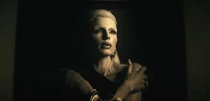 朱莉娅·福克斯为《Him》拍摄多版本结局，分享对后续发展的看法