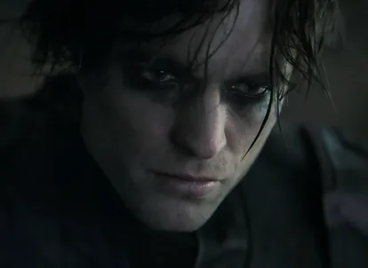 马特·瑞弗斯曝光《蝙蝠侠2》神秘反派线索,揭秘超级反派背后秘密