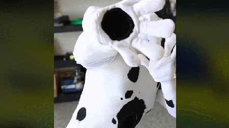 YouTuber跨越蜘蛛宇宙角啬扮演带工作传送门的创意展示