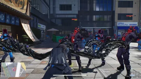 Ananta游戏截图，展示城市探索与战斗场面