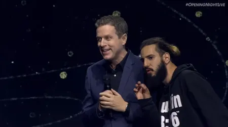 比尔·GTAV玩家冲上Gamescom开幕夜舞台，游戏狂热引发关注