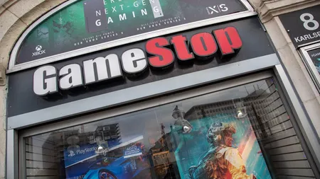 GameStop门店照片，显示其零售环境