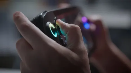 Xbox便携式PC游戏设备10月发售，微软推迟公布价格解析